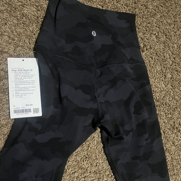 NWT Lululemon Align Camo Biker Shorts Size 4 SHR 10” - Picture 2 of 3